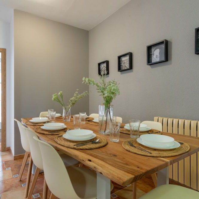 Spacious room with semi-private terrace in Cuatro Caminos - Foto 1