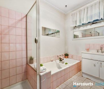 Cozy family-friend two bedroom home in Knoxfield - Photo 5