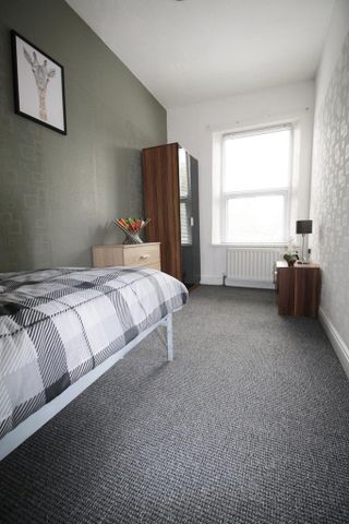 1 bedroom in a house share to rent - Photo 4