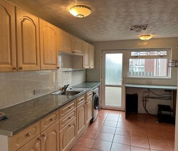 Briar Dene, Abertawe, SA2 - Photo 3