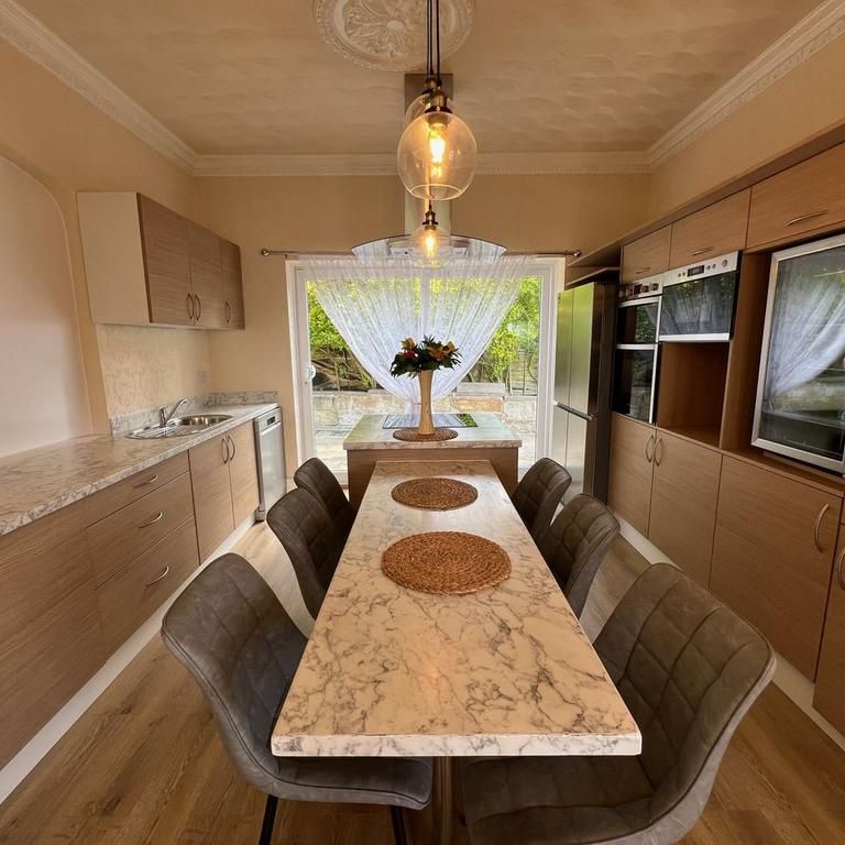 5 bedroom detached house to rent - Photo 1