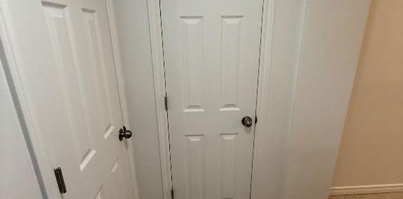 4 1/2 à louer très grand entièrement rénové - Photo 2