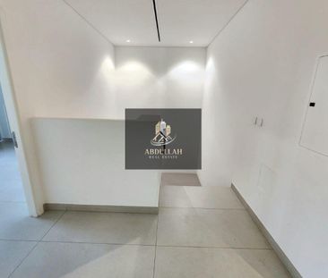 Modern townhouse | Family living and secure - Photo 4