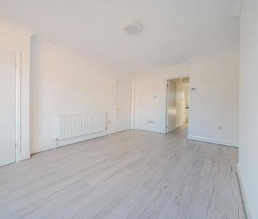 3 bedroom end of terrace house to rent - Photo 2