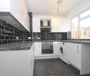 4 bedroom semi-detached house to rent - Photo 5