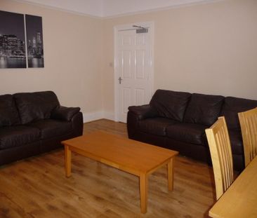 6 bedroom semi-detached house to rent - Photo 3