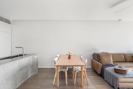 Designer Apartment with Stunning District Views in Randwick's Newmarket Development - Photo 2