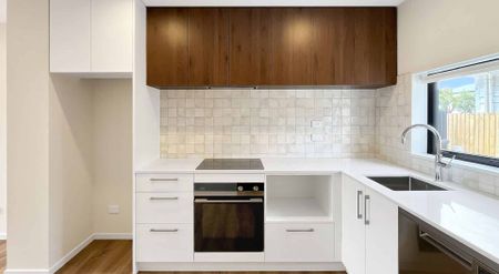 SYDENHAM - TWO BEDROOM TOWNHOUSE, TWO HEAT PUMPS, OFF STREET PARK - Photo 4