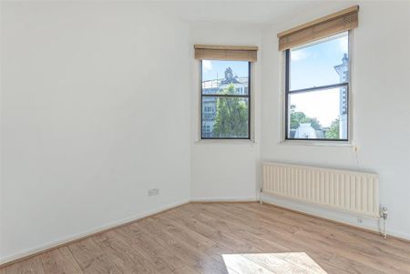 3 bedroom flat to rent - Photo 3
