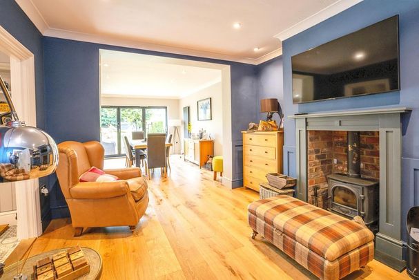 5 bedroom detached house to rent - Photo 1