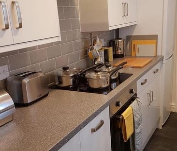1 bedroom in a house share to rent - Photo 2