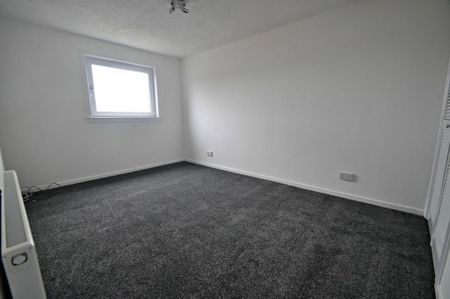 3 bedroom end of terrace house to rent - Photo 3