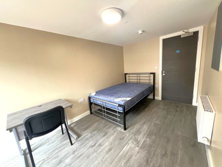 5 Bed Flat, Stokes Croft, BS2 - Photo 4