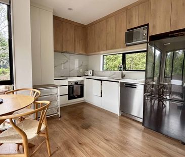 Modern, Fully Furnished Home - Light, Stylish & Easy Living - Photo 1