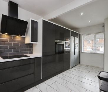 3 Bed Terraced House, Becket Road, S8 - Photo 2