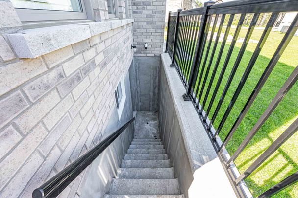 For Lease - 75 Wakefield Boulevard, Essa, Ontario - Photo 1