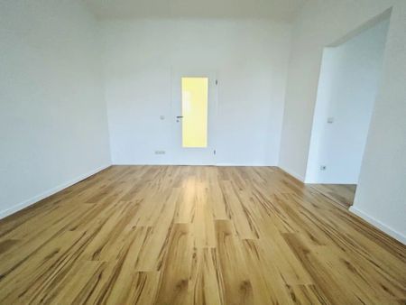 schicke 2,5-Zimmer-Wohnung mit Balkon in Böhlen / Großdeuben - Photo 3