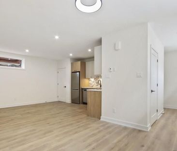 For Lease - 241 BREEZEHILL Avenue Unit# A2, Dows Lake - Civic Hospi... - Photo 4