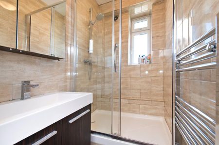 3 Bed Flat, Fulham Palace Road, W6 - Photo 5