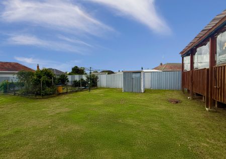 Family-Ready, Ample Parking & Fully Fenced � Don't Miss Out! - Photo 4