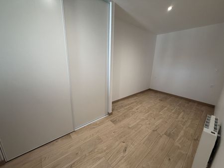 Location Appartement 3 pièces 65m² ST PAUL DE VARAX 01240 - Photo 2