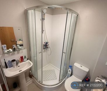 1 bedroom in a flat share to rent - Photo 6