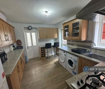 1 bedroom in a house share to rent - Photo 4