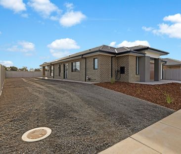 FOUR BEDROOM HOME - LOW MAINTENANCE ! - Photo 1