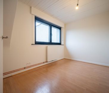 WAREGEM - Totaal gerenoveerde woning met 3 SLPK in residentiële omg... - Photo 5