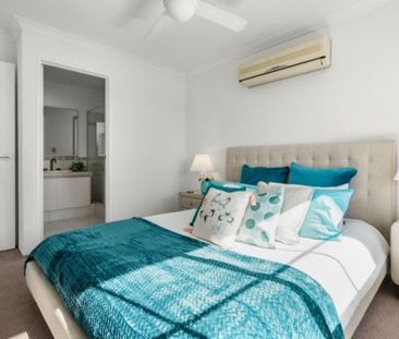 Gloriously Sun Filled Spacious Home - Photo 5