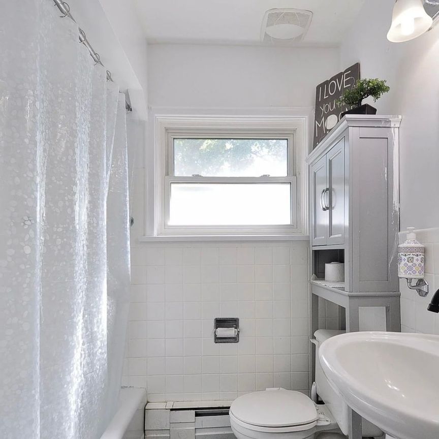 For Lease - 442 Highland Road, Kitchener, Ontario - Photo 1