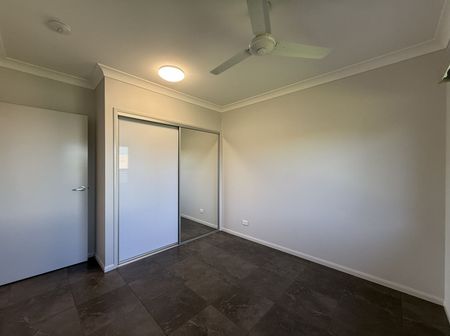 Modern 3 Bedroom Home + Ensuite - Photo 3
