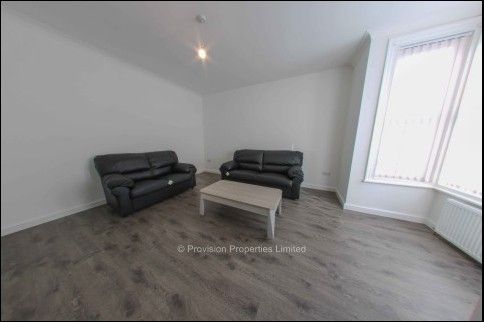 4 Bedroom Houses Kirkstall - Photo 1