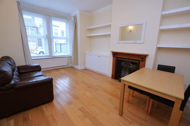 Robinson Road, London, SW17 - Photo 1