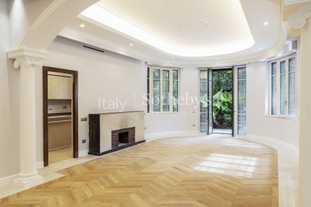 Refined Residence with Terrace for Rent in Aventine - Photo 5