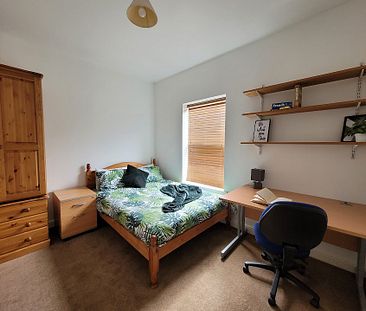 3 Bedroom, 11 Vecqueray Street – Student Accommodation Coventry - Photo 3