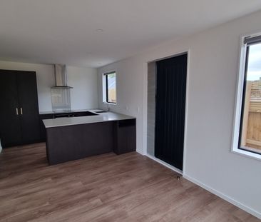 2 Bedroom Townhouse in Phillipstown - Photo 4