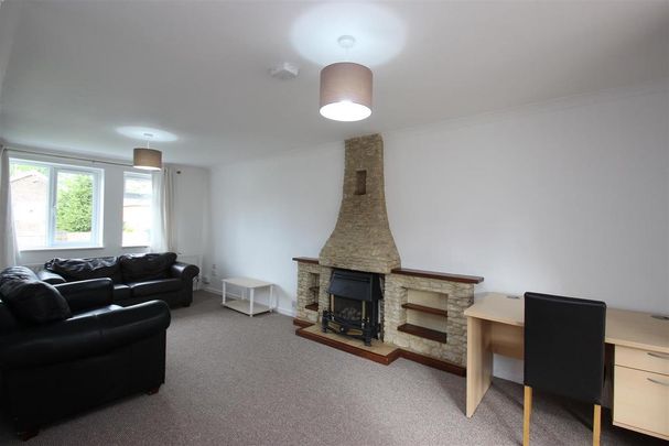 1 bedroom in a house share to rent - Photo 1