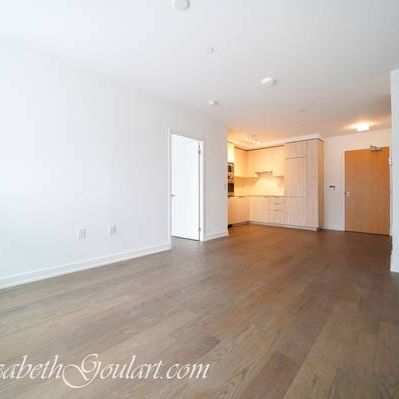 11 WELLESLEY STREET CONDOS - 2 BEDROOM+DEN W/HUGE TERRACE & PARKING - Photo 4