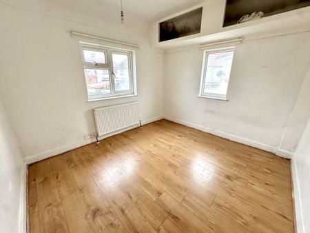 Longridge Lane, Greater London, UB1 - Photo 3