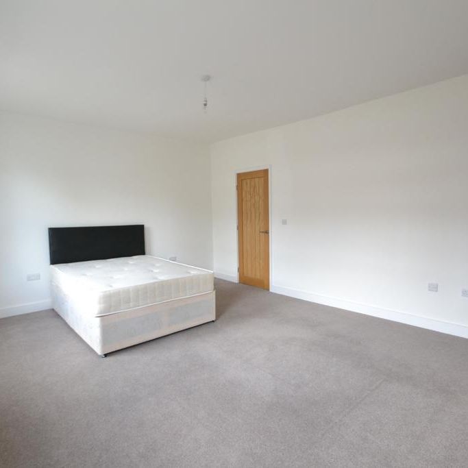 1 bedroom in a flat share to rent - Photo 1