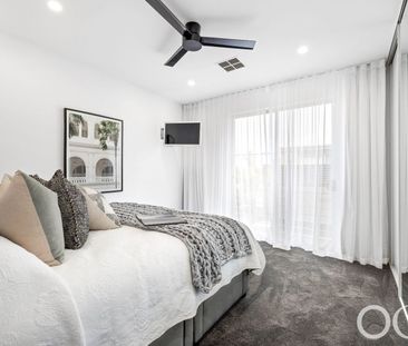 Open the Door To Classy Cosmopolitan Living - Photo 4