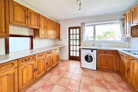 Colemere Gardens, Highcliffe, Dorset, BH23 - Photo 2