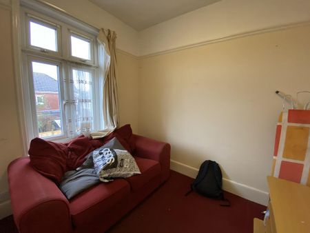 4 bedroom semi-detached house to rent - Photo 4