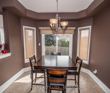 Detached Home For Lease | W8116720 - Photo 4