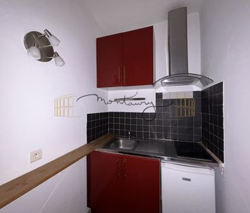 A louer dans le centre de nimes grand studio entièrement rénové ave... - Photo 2