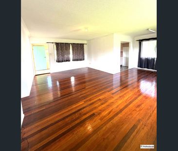 High set Home in the heart of Logan Central - Photo 1