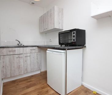 1 bedroom Flat To Let - Photo 1