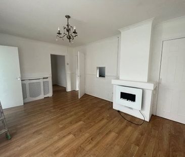 BARSTABLE BASILDON - Photo 1