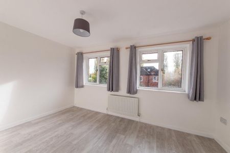 2 bedroom terraced house to rent - Photo 4